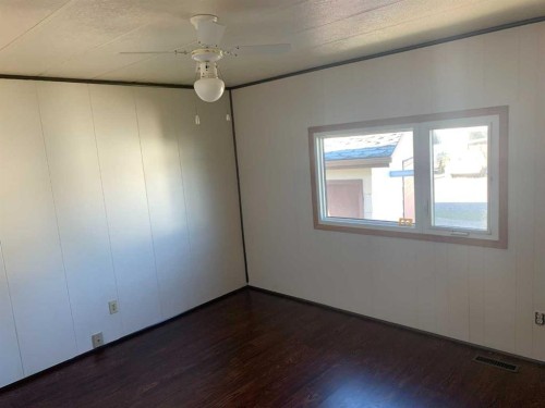 225 4 Street Street Nw, Sundre, AB - Indoor Photo Showing Other Room