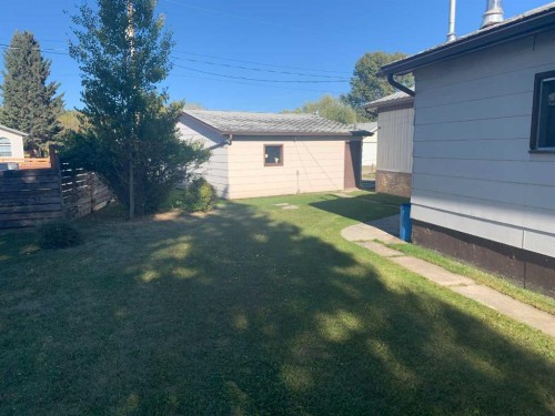 225 4 Street Street Nw, Sundre, AB - Outdoor