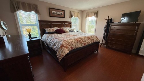 219 1 Avenue East, Youngstown, AB - Indoor Photo Showing Bedroom