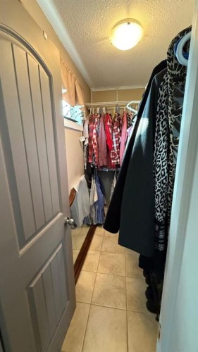 219 1 Avenue East, Youngstown, AB - Indoor With Storage