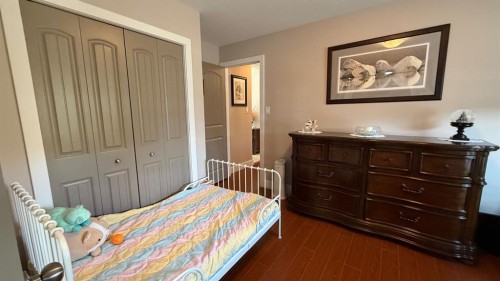 219 1 Avenue East, Youngstown, AB - Indoor Photo Showing Bedroom