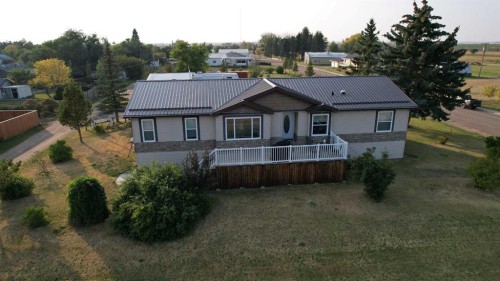 219 1 Avenue East, Youngstown, AB - Outdoor With Deck Patio Veranda