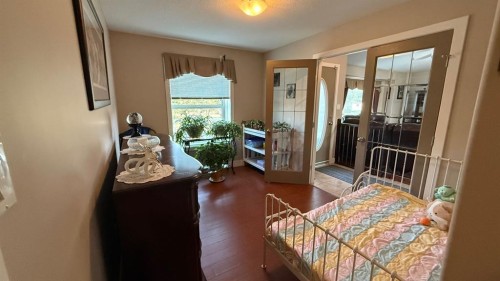 219 1 Avenue East, Youngstown, AB - Indoor