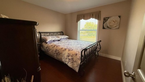 219 1 Avenue East, Youngstown, AB - Indoor Photo Showing Bedroom
