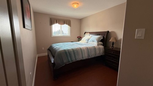 219 1 Avenue East, Youngstown, AB - Indoor Photo Showing Bedroom