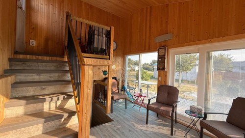 219 1 Avenue East, Youngstown, AB - Indoor Photo Showing Other Room