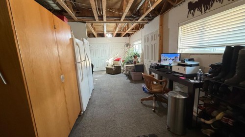 219 1 Avenue East, Youngstown, AB - Indoor Photo Showing Other Room