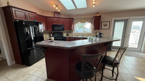 219 1 Avenue East, Youngstown, AB - Indoor Photo Showing Kitchen