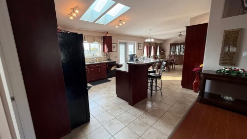 219 1 Avenue East, Youngstown, AB - Indoor