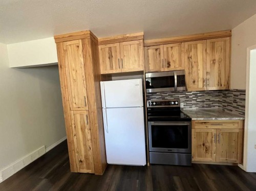 126 Harris Road, Taber, AB - Indoor Photo Showing Kitchen