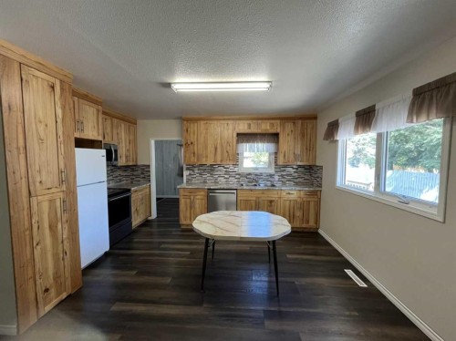 126 Harris Road, Taber, AB - Indoor Photo Showing Kitchen