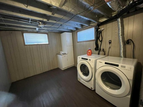 126 Harris Road, Taber, AB - Indoor Photo Showing Laundry Room