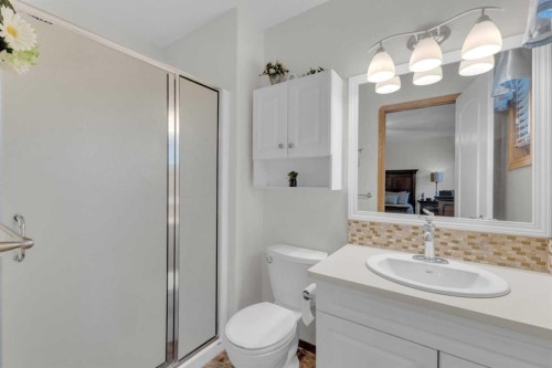 18 Asmundsen Close, Red Deer, AB - Indoor Photo Showing Bathroom