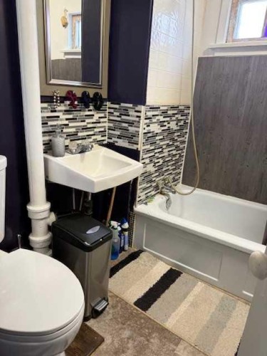 120 Main Street, Michichi, AB - Indoor Photo Showing Bathroom