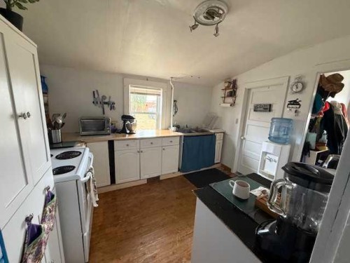 120 Main Street, Michichi, AB - Indoor Photo Showing Other Room