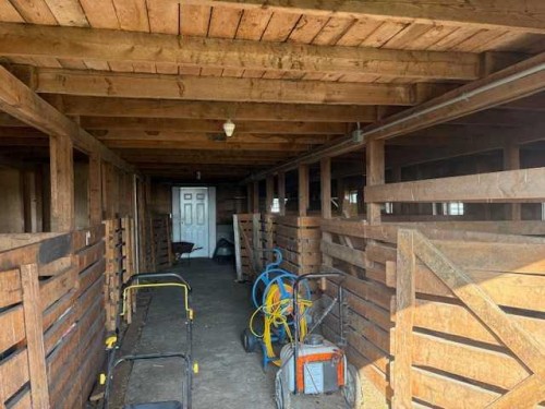 335035 Range Road 271, Rural Kneehill County, AB - Indoor