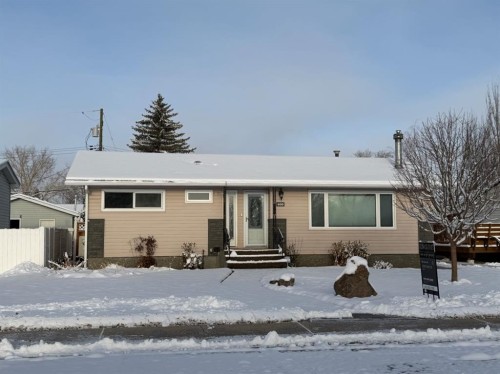 409 12 Street EAST Drumheller, AB T0J 0Y5