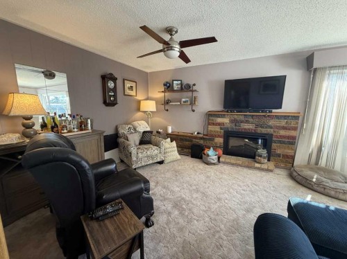 816 James Crescent, Hanna, AB - Indoor Photo Showing Living Room With Fireplace