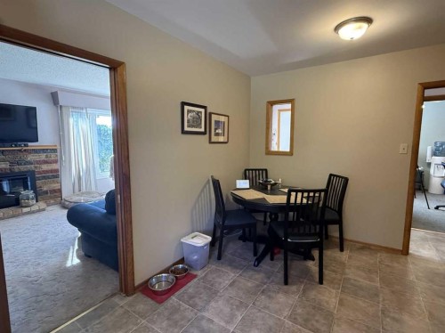 816 James Crescent, Hanna, AB - Indoor Photo Showing Dining Room With Fireplace