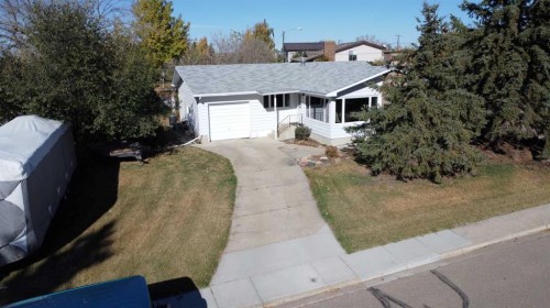 816 James Crescent, Hanna, AB - Outdoor