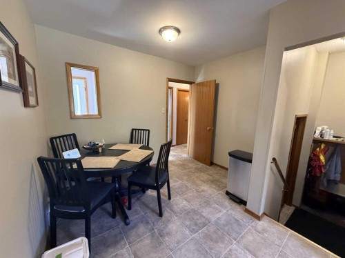 816 James Crescent, Hanna, AB - Indoor Photo Showing Dining Room