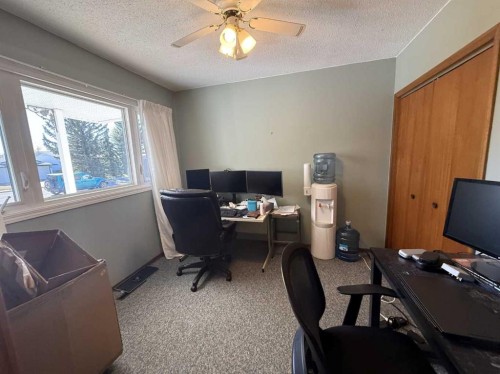 816 James Crescent, Hanna, AB - Indoor Photo Showing Office