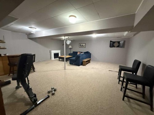 816 James Crescent, Hanna, AB - Indoor Photo Showing Other Room