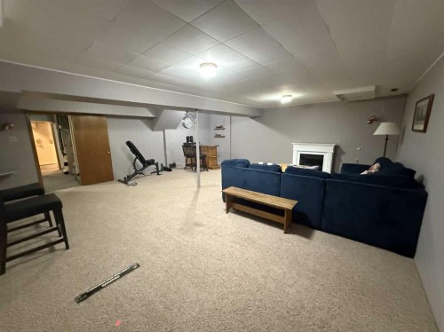 816 James Crescent, Hanna, AB - Indoor