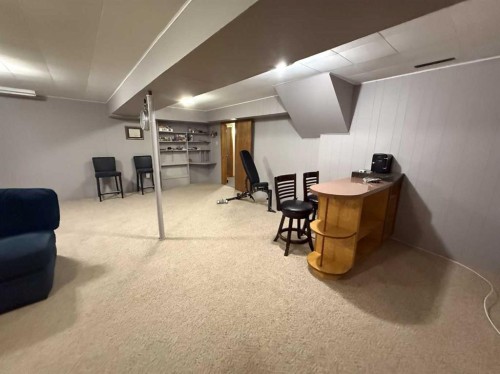 816 James Crescent, Hanna, AB - Indoor