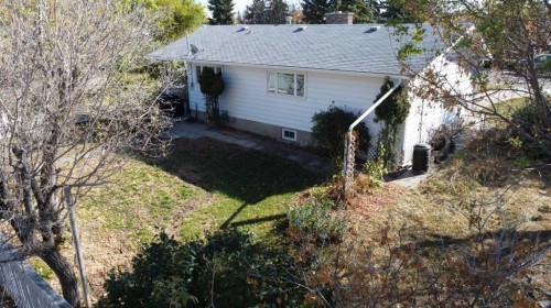 816 James Crescent, Hanna, AB - Outdoor