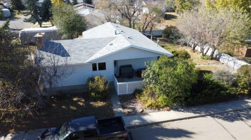 816 James Crescent, Hanna, AB - Outdoor