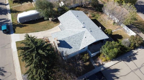 816 James Crescent, Hanna, AB - Outdoor