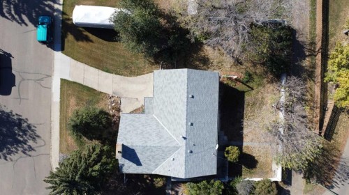 816 James Crescent, Hanna, AB - Outdoor