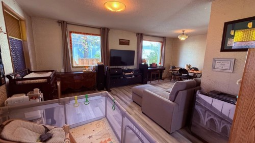 215 5 Avenue West, Hanna, AB - Indoor Photo Showing Other Room