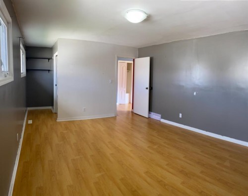 48 Hunts Crescent, Drumheller, AB - Indoor Photo Showing Other Room