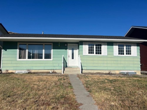 48 Hunts Crescent, Drumheller, AB - Outdoor