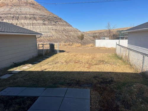 48 Hunts Crescent, Drumheller, AB - Outdoor
