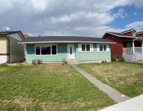 48 Hunts Crescent, Drumheller, AB - Outdoor