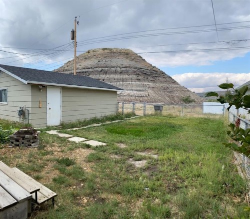 48 Hunts Crescent, Drumheller, AB - Outdoor