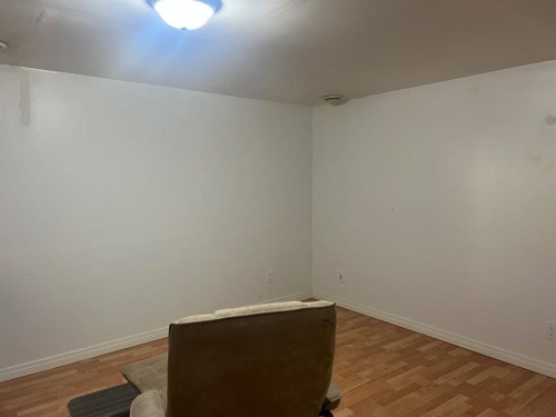 48 Hunts Crescent, Drumheller, AB - Indoor Photo Showing Other Room