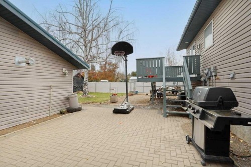 144 Upland Boulevard, Brooks, AB - Outdoor
