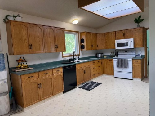 92 Beech Street, Drumheller, AB - Indoor Photo Showing Kitchen With Double Sink