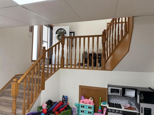 92 Beech Street, Drumheller, AB - Indoor Photo Showing Other Room