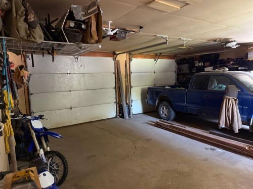 92 Beech Street, Drumheller, AB - Indoor Photo Showing Garage