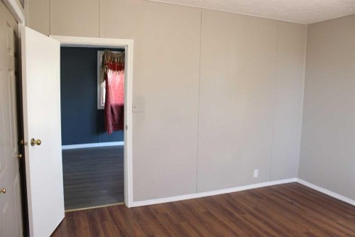 515 2 Avenue East, Brooks, AB - Indoor Photo Showing Other Room