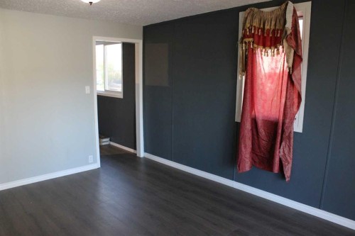 515 2 Avenue East, Brooks, AB - Indoor Photo Showing Other Room