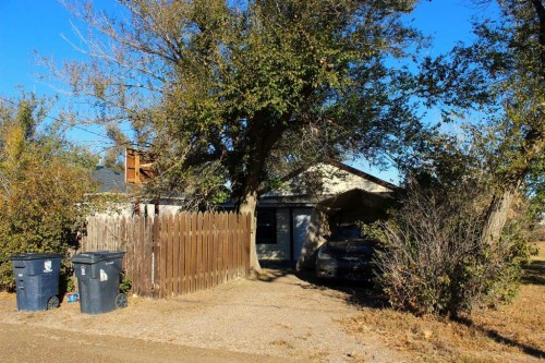 515 2 Avenue East, Brooks, AB - Outdoor