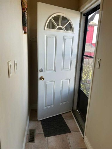 123 Centre Street, Torrington, AB - Indoor Photo Showing Other Room