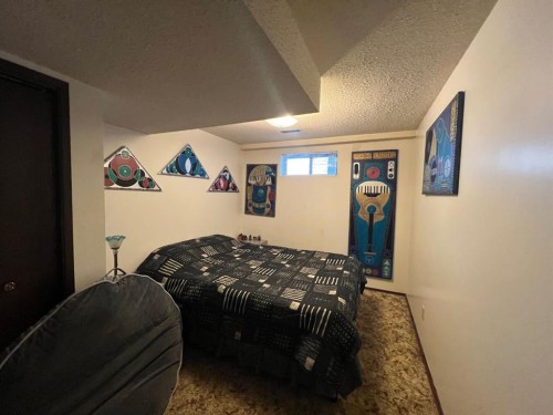704 Bankview Drive, Drumheller, AB - Indoor Photo Showing Bedroom