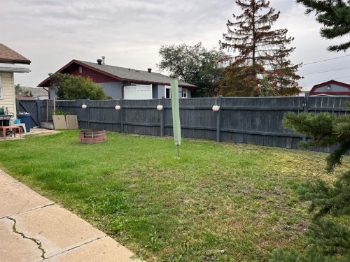704 Bankview Drive, Drumheller, AB - Outdoor